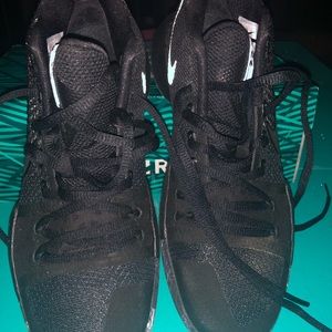 Kyrie 3 Basketball Shoes